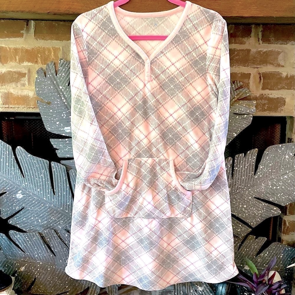 𝅺Croft & Barrow Size S Long Sleeve Pink & Gray Plaid Sleep Shirt